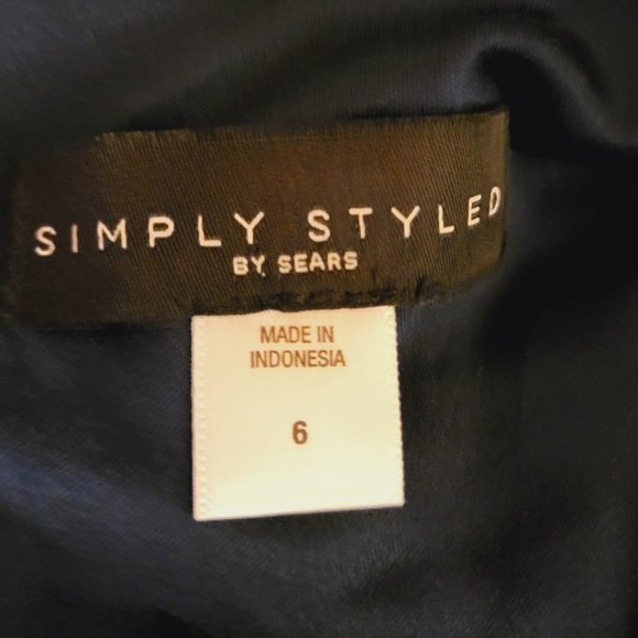 Simply Styled Navy Blue Floral V-Neck Flutter Sleeve Dress 6 - Picture 10 of 13